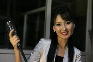 Амрагхан чамдаа тоглолт болно